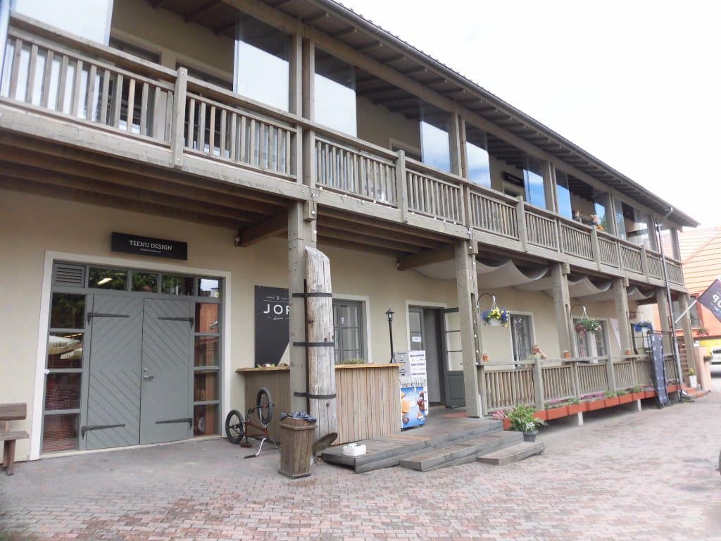 敷地内の店舗