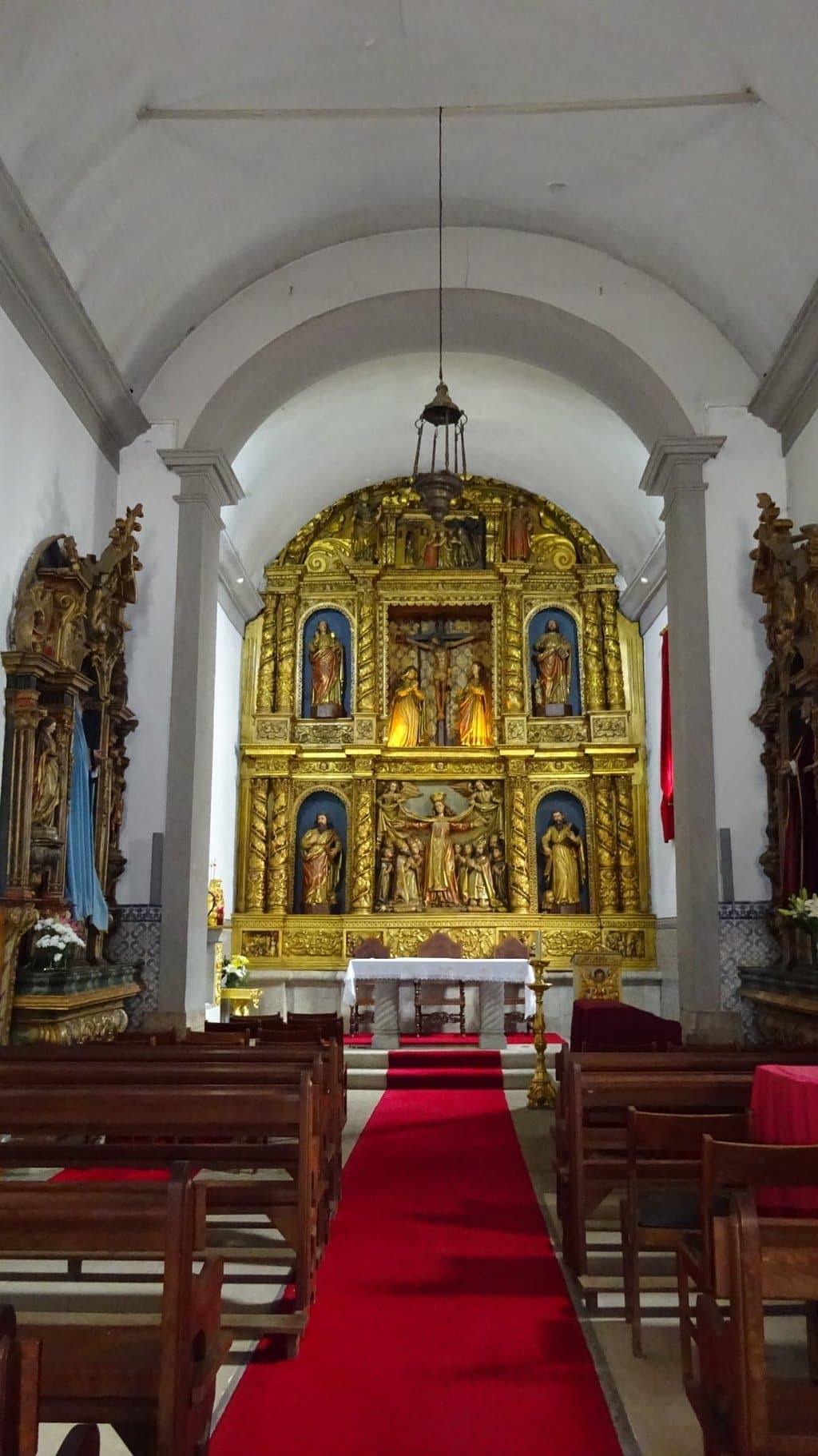 Detalle interior y altar mayor