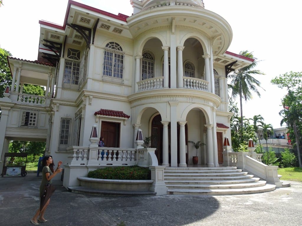 Camiña Balay nga Bato Avanceña House