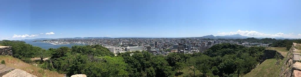 パノラマで撮影した米子城跡でみれる景色