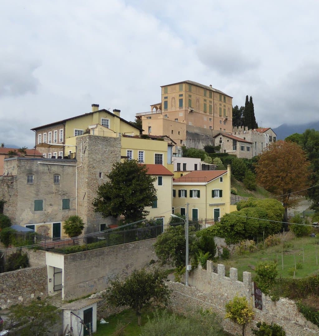 Castello Doria svetta sul rinnovato borgo