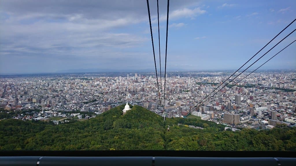 ケーブルカーから見下ろした札幌の景色