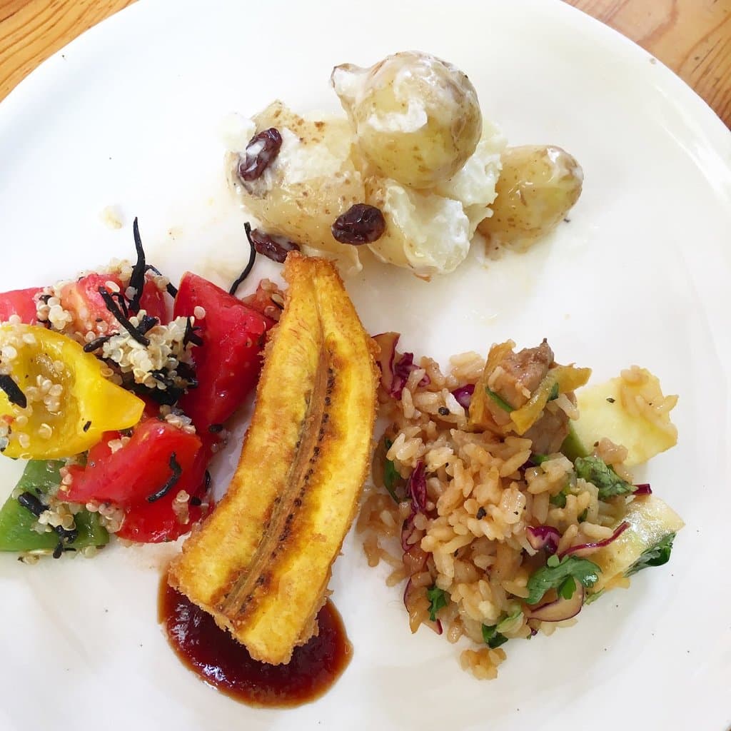 Bento plate #2. You chose 4 items from our deli showcase !