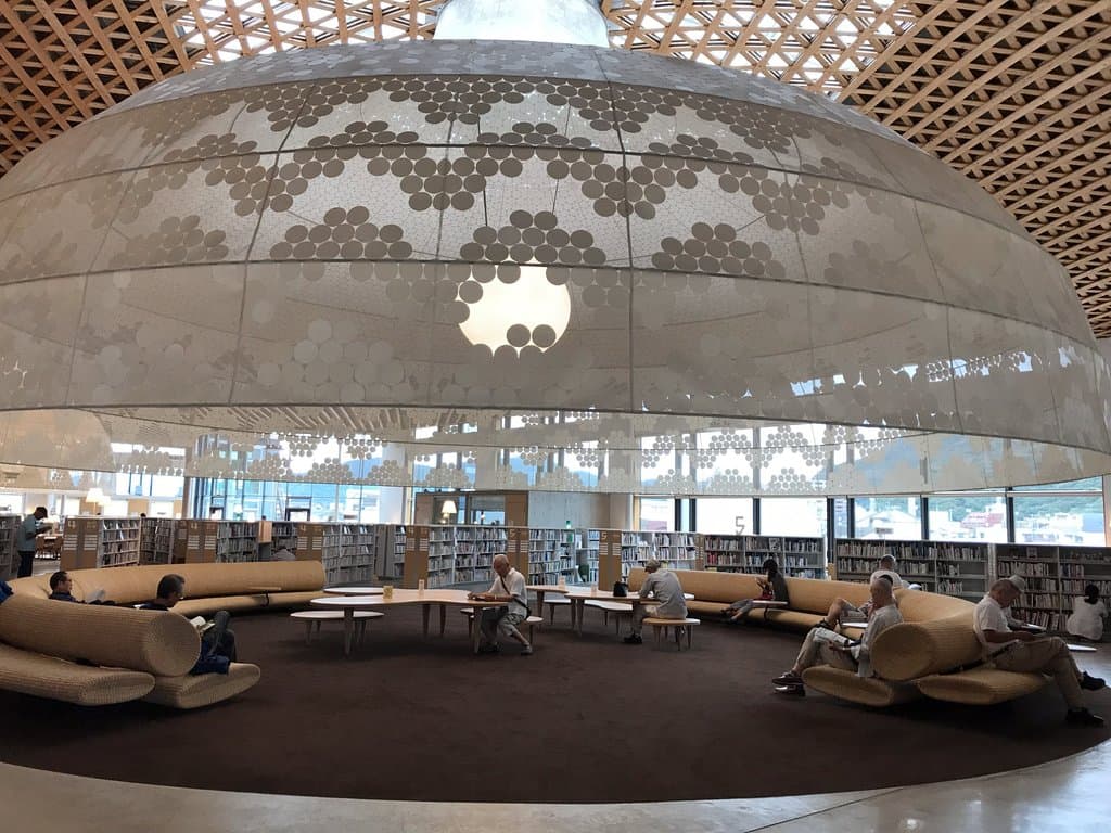 二樓圖書館自由閱覽區