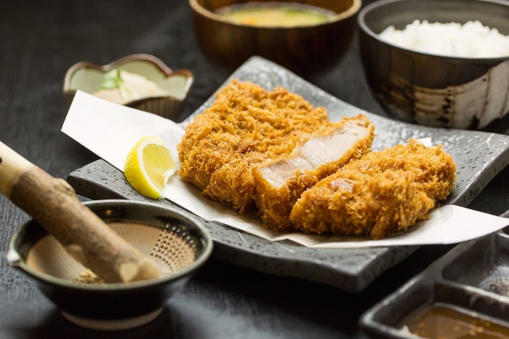 鹿児島県産の旨みの強い黒豚とんかつです。