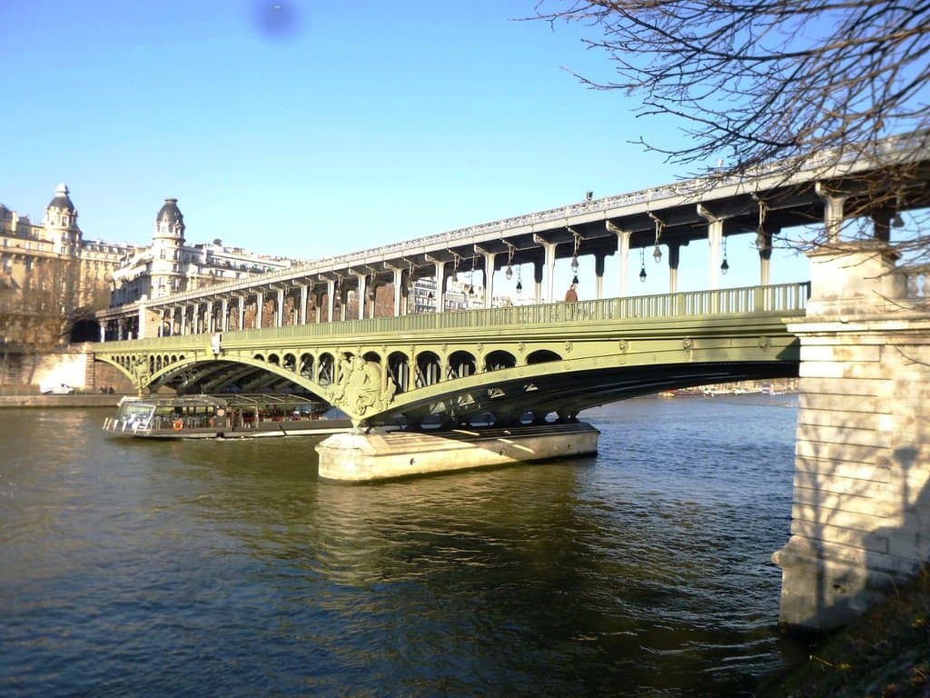 Bir-Hakeim Bridge
