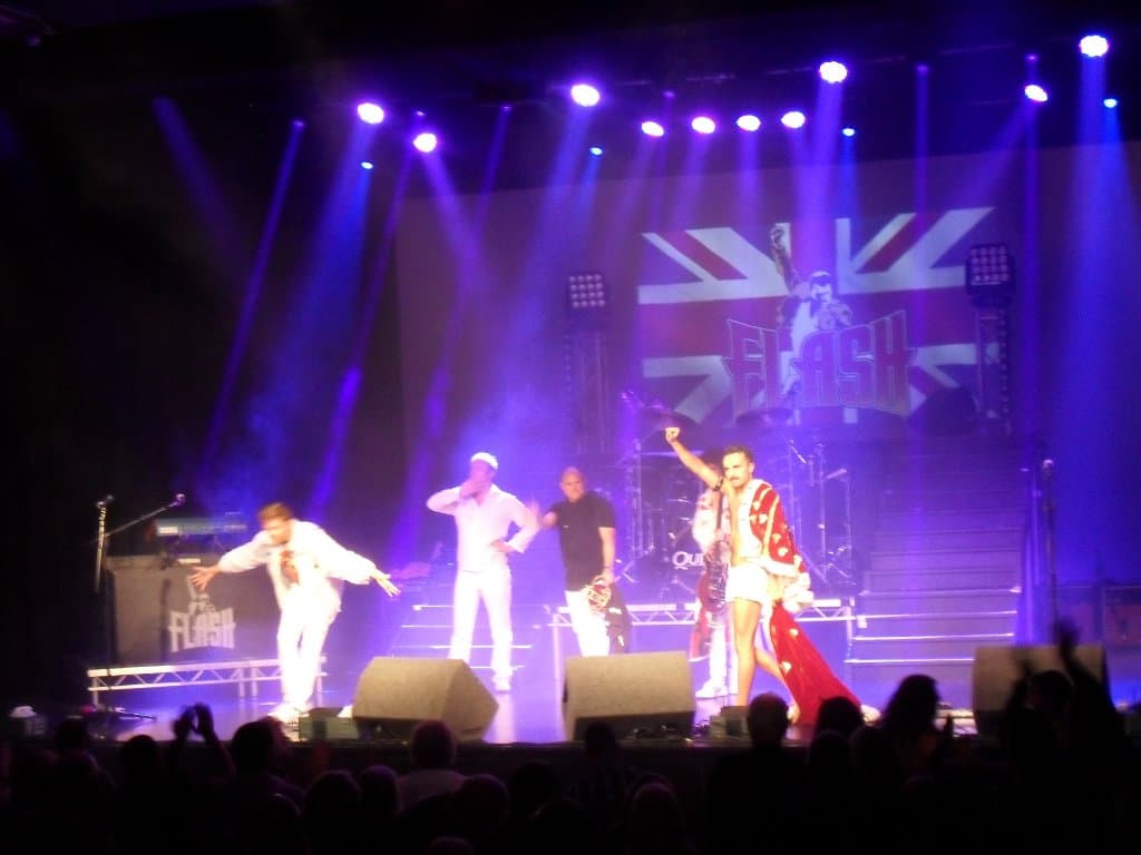 This is a snapshot of Flash at the end of their show. This gives an idea of the size of the stag