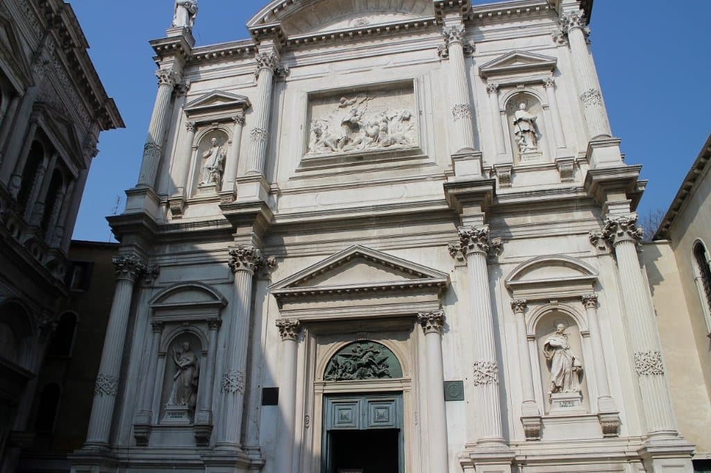 Visit the Church of San Tomà