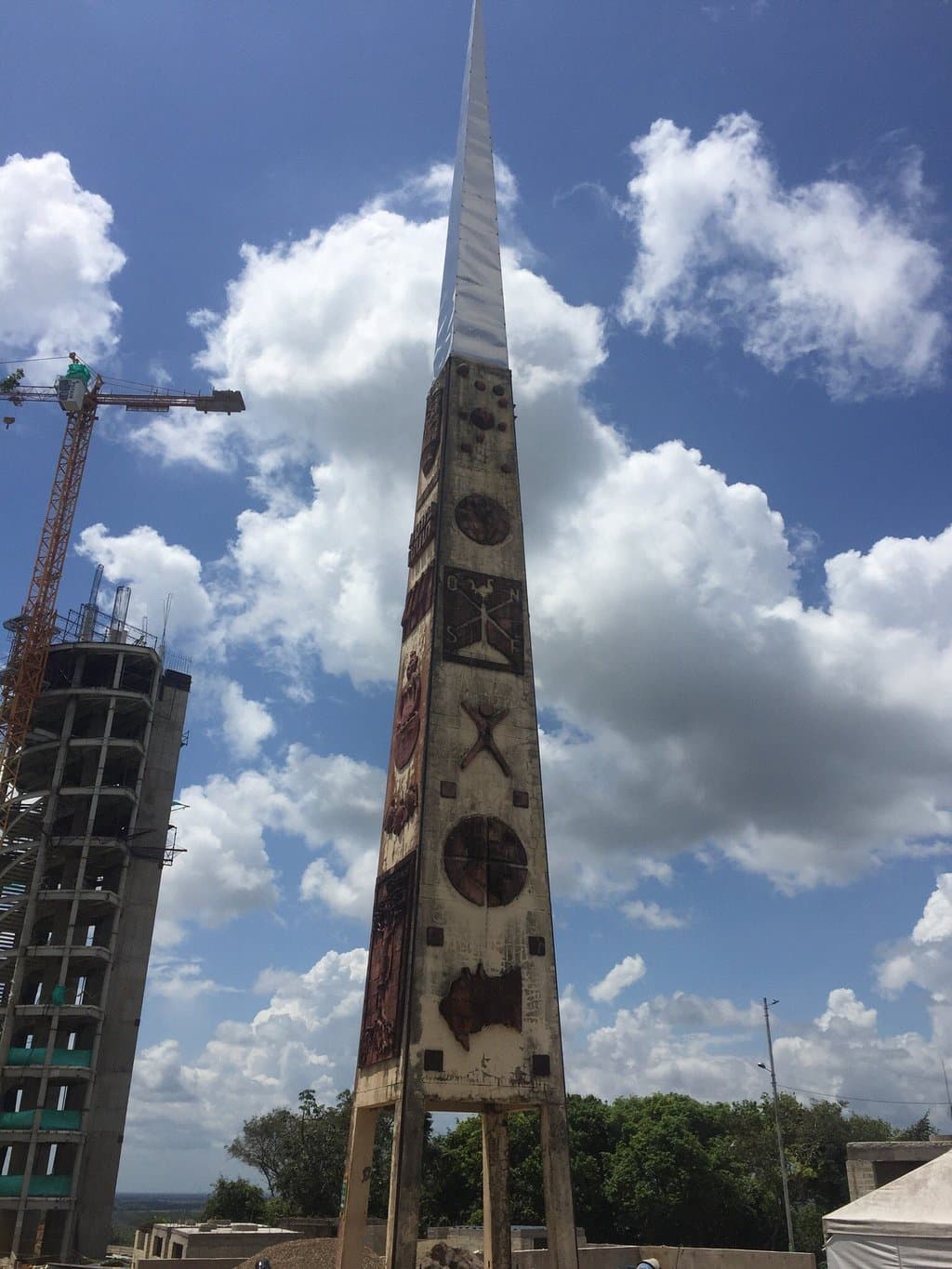 Alto de Menegua Obelisk Puerto López