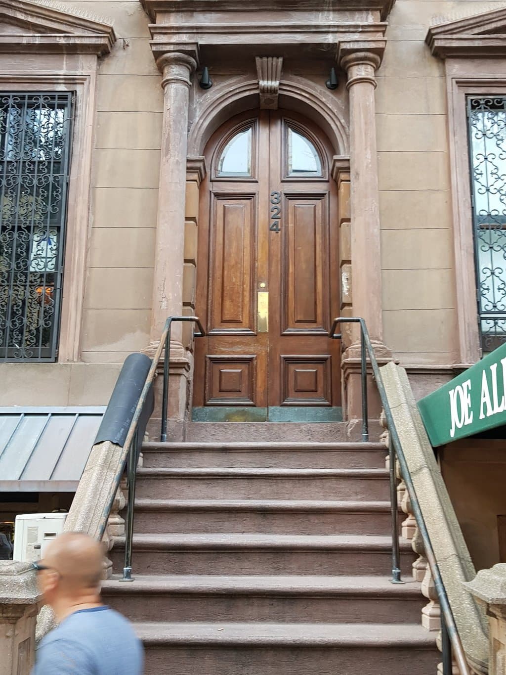 No advertising or sinage for Bar Centrale