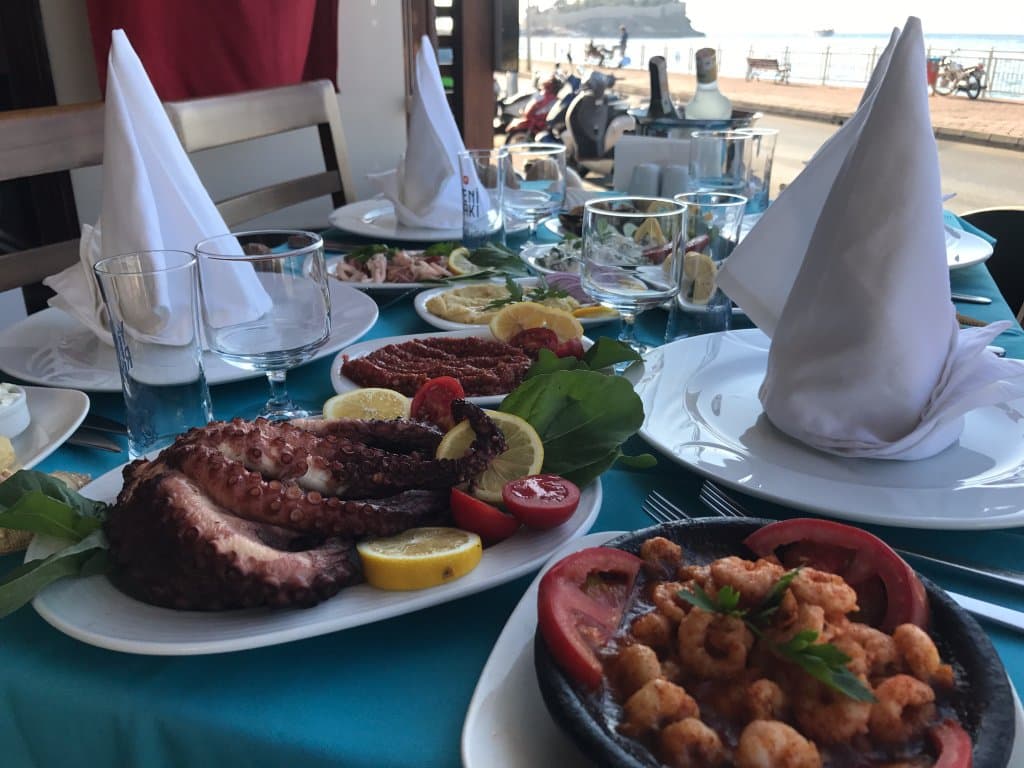 Her Yerde Balık Kule Seafooda Lezzetli Balık 