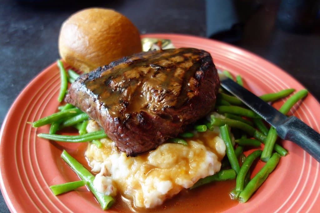 8オンスのアンガス・ビーフ・ステーキ