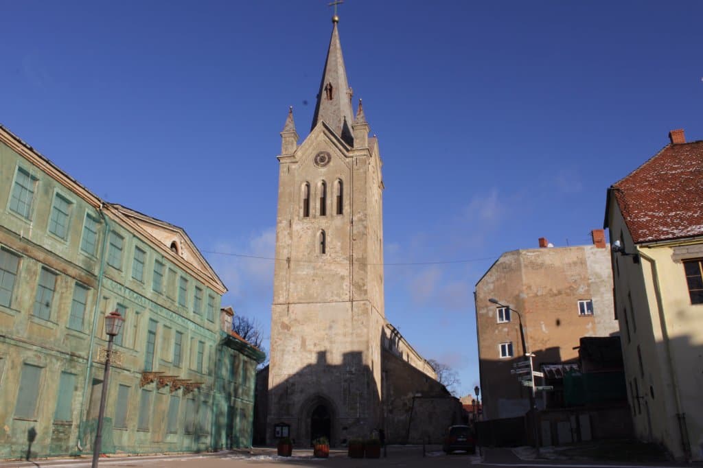 Kostol sv. Jána - pohľad z námestia