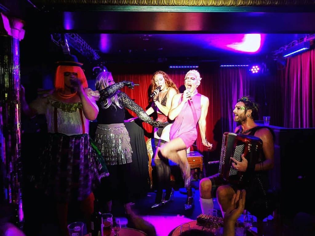 la troupe de madame Arthur