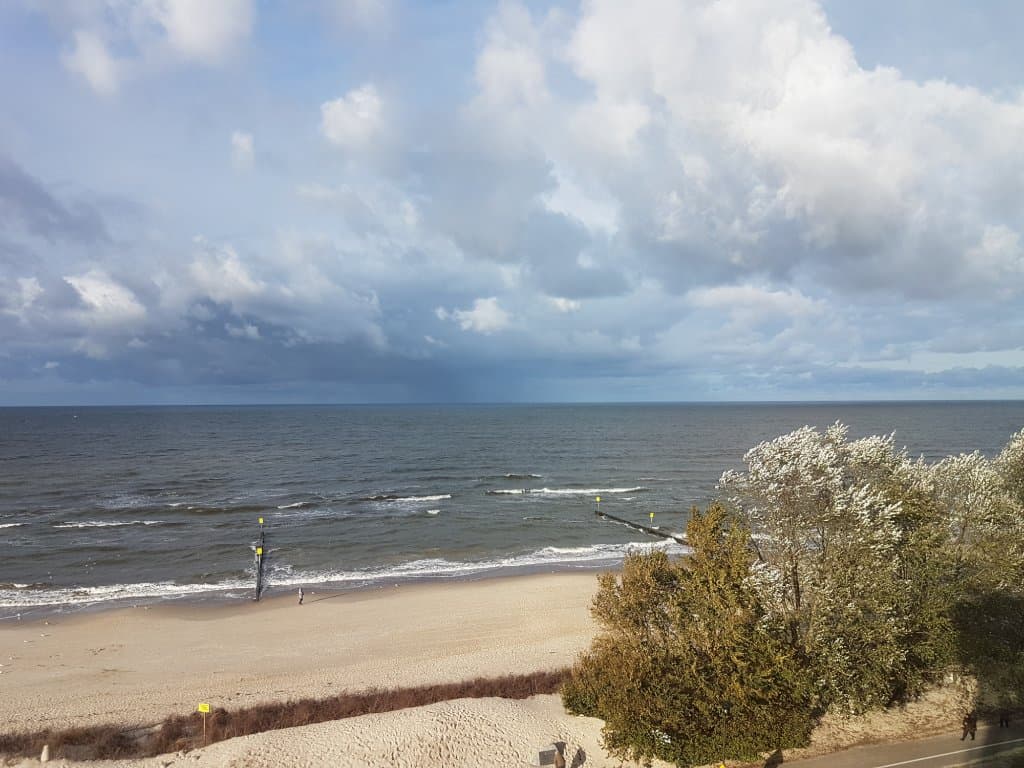 Kołobrzeg - Park im. Stefana Żeromskiego- widok na morze