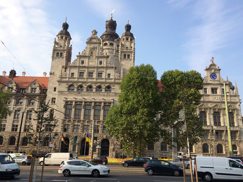 Nuevo edifico del Ayuntamiento, en los límites del centro a 20 minutos caminando del mero centro