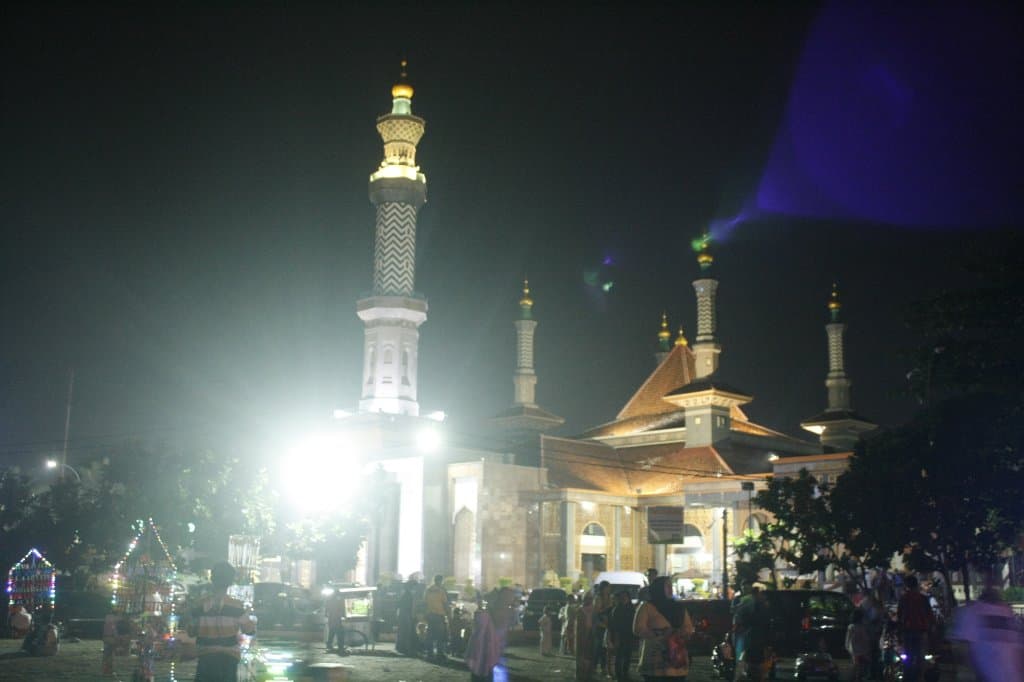 alun-alun kejaksaan cirebon dan masjid raya
