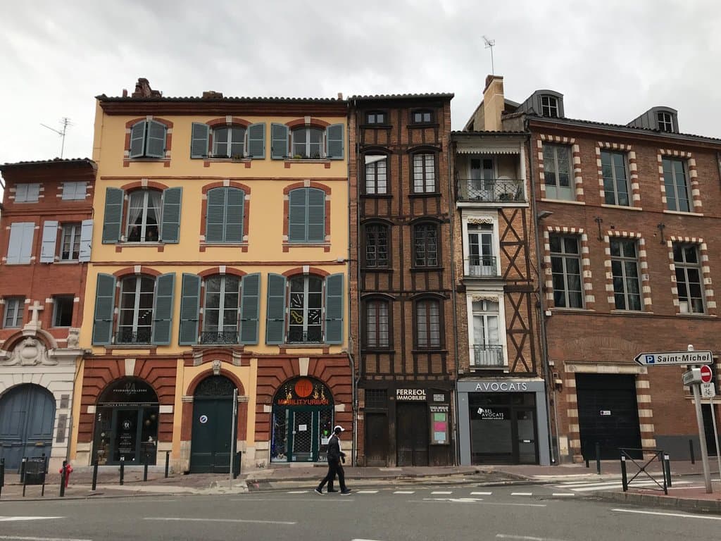 joli immeuble de languediocien