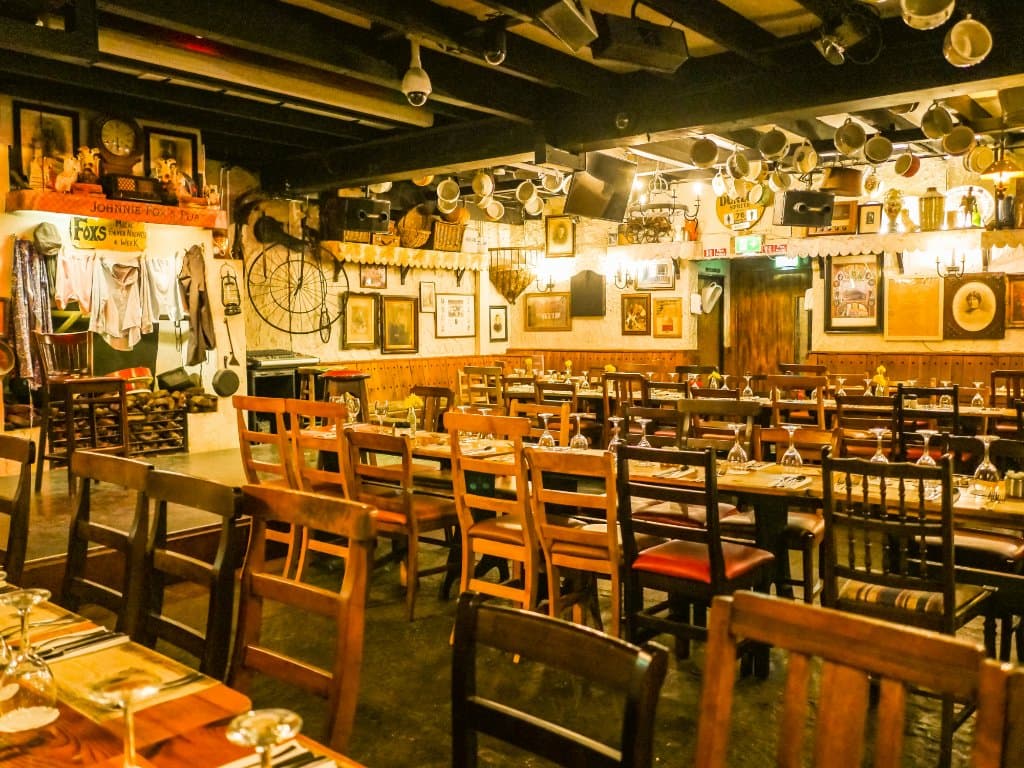 The Hooley dinner & show room
