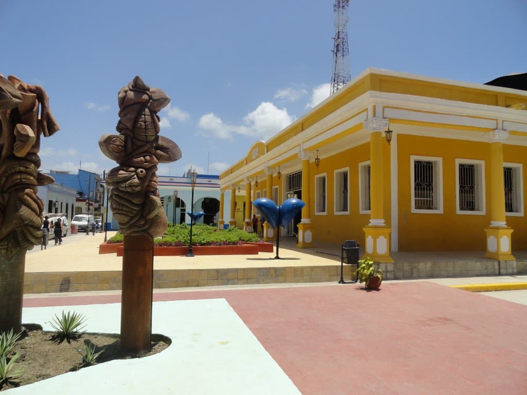 Plaza de la Marqueta en la ciudad de Holguin