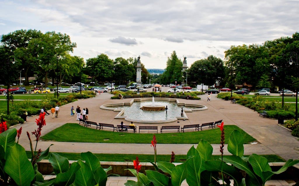 The Parks Conservancy completed its restoration of the Highland Park Entry Garden in 2005 