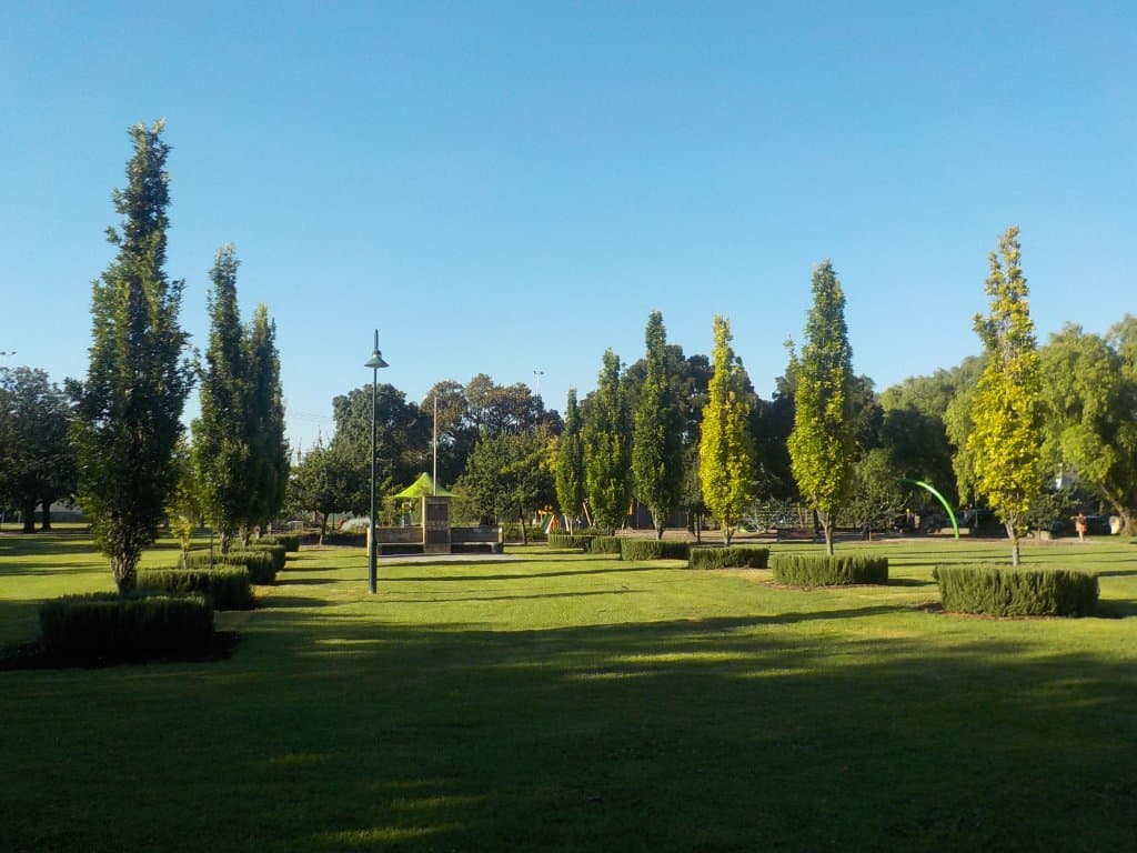 Avenue to War Memorial