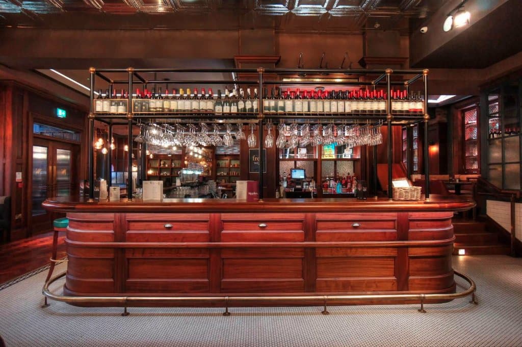 Main bar