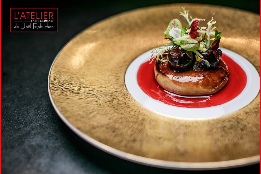 Foie gras frais de canard pressé sous un délicat voile de Porto et son coeur fondant à la rhubar