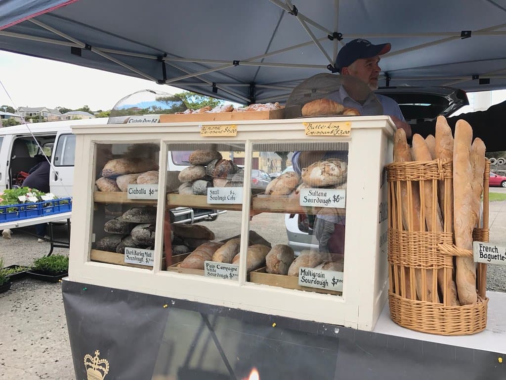 市集裡的攤位-手工麵包