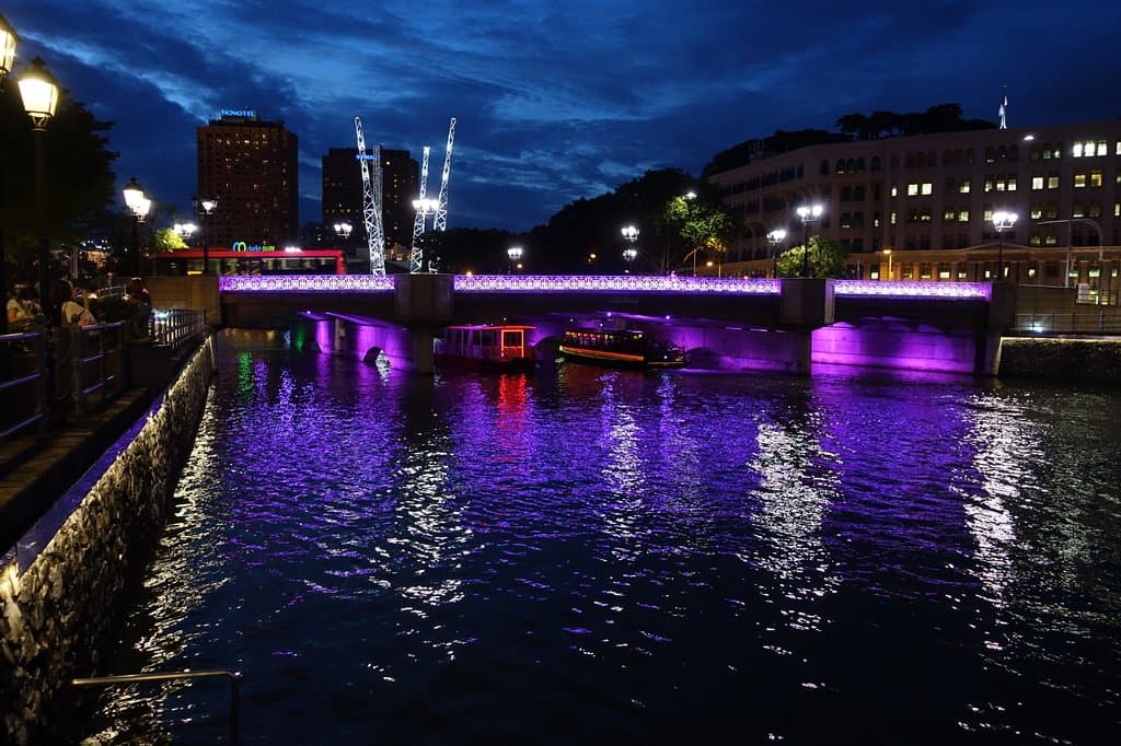 Explore the Nightlife at Boat Quay