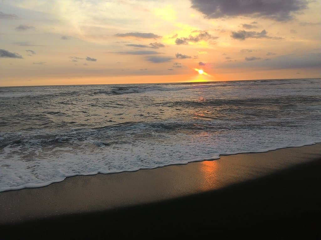 Sunset di Pantai Goa Cemara