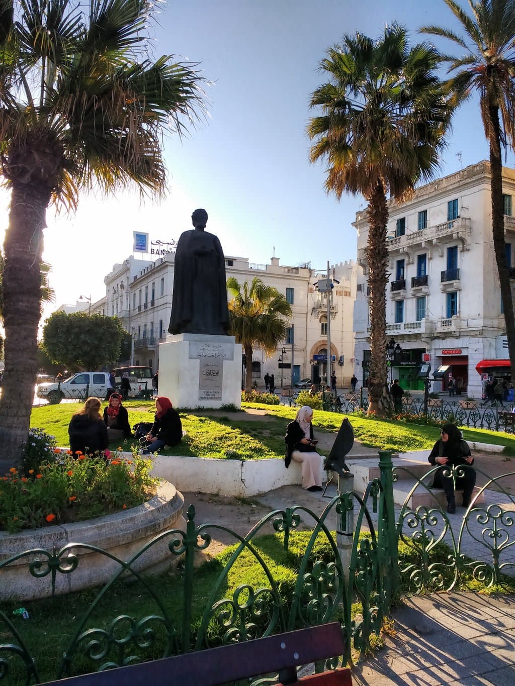 praça no meio da avenida