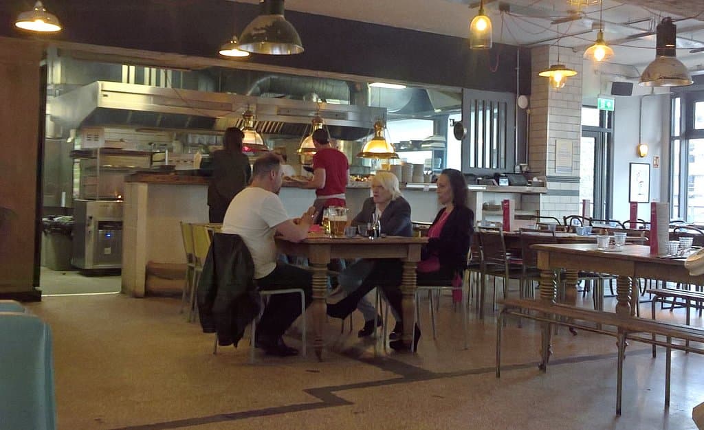 General view toward the kitchen