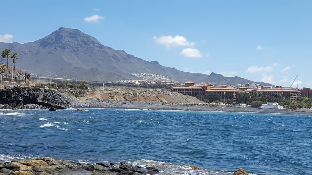 Пляж покрупнее