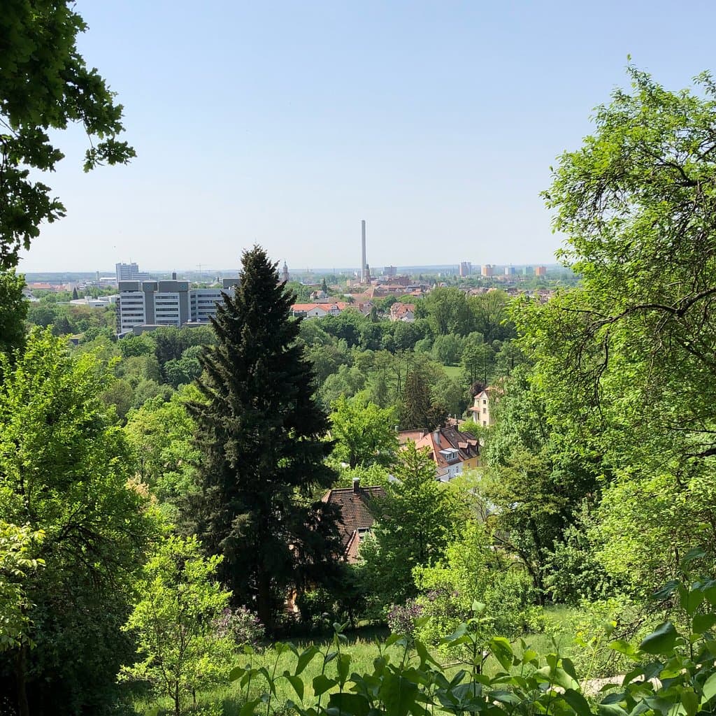 Nice lookout on top of the garden
