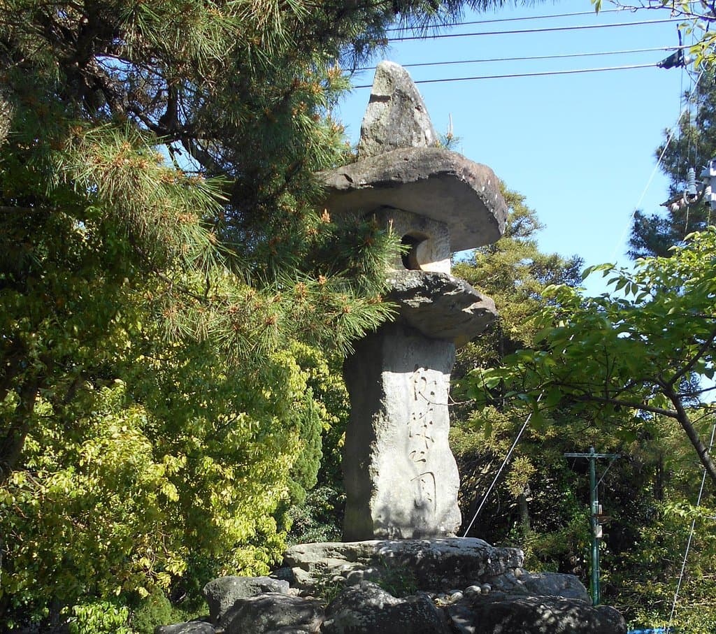 本丸跡の石碑