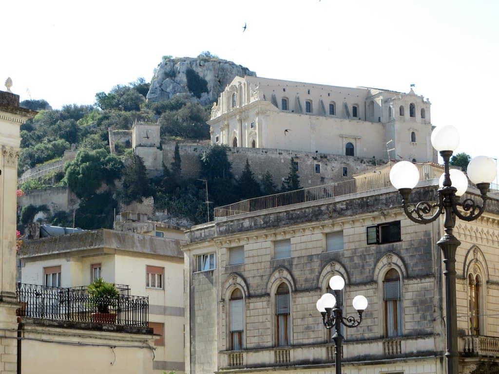 la chiesa di San Matteo vista dalla piazza