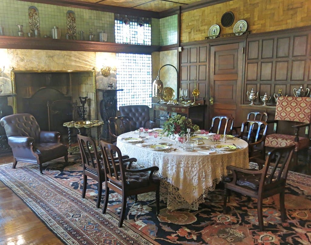 Dining room.