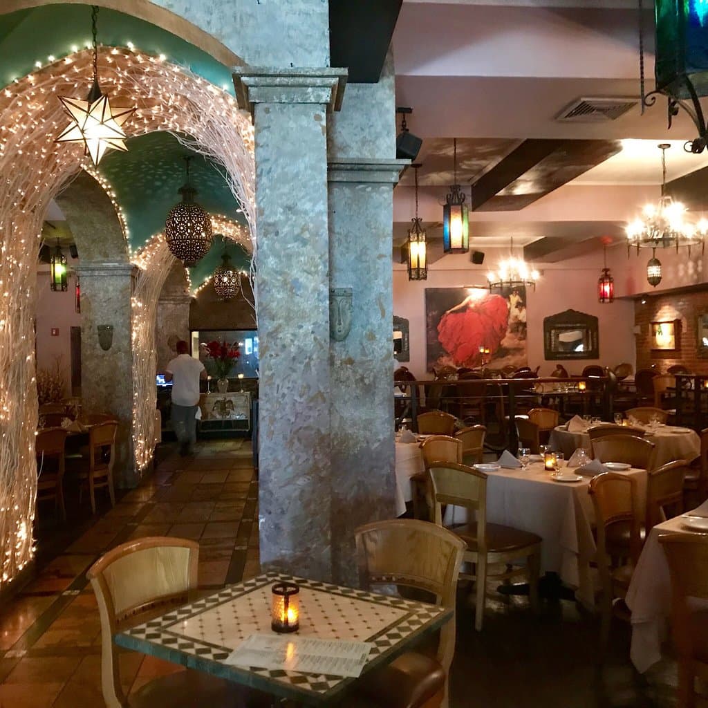 Iguana Street Bar & Restaurant