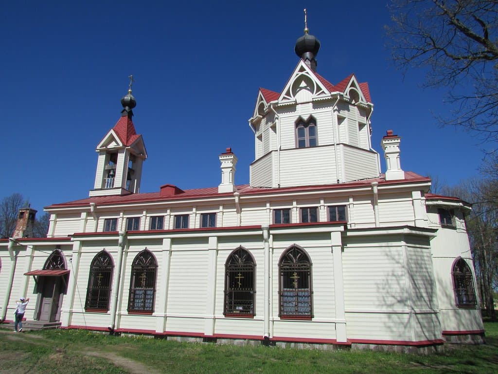 Храм Спиридона Тримифунтского в Ломоносове