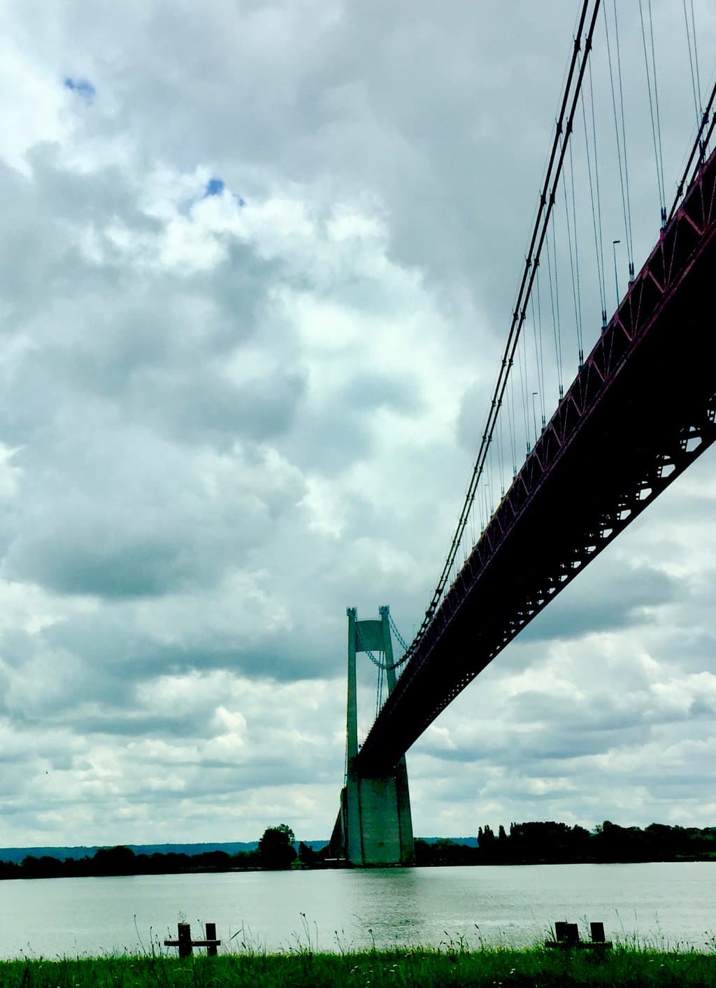 Alternativle , le pont suspendu, à péage, de Tancarville