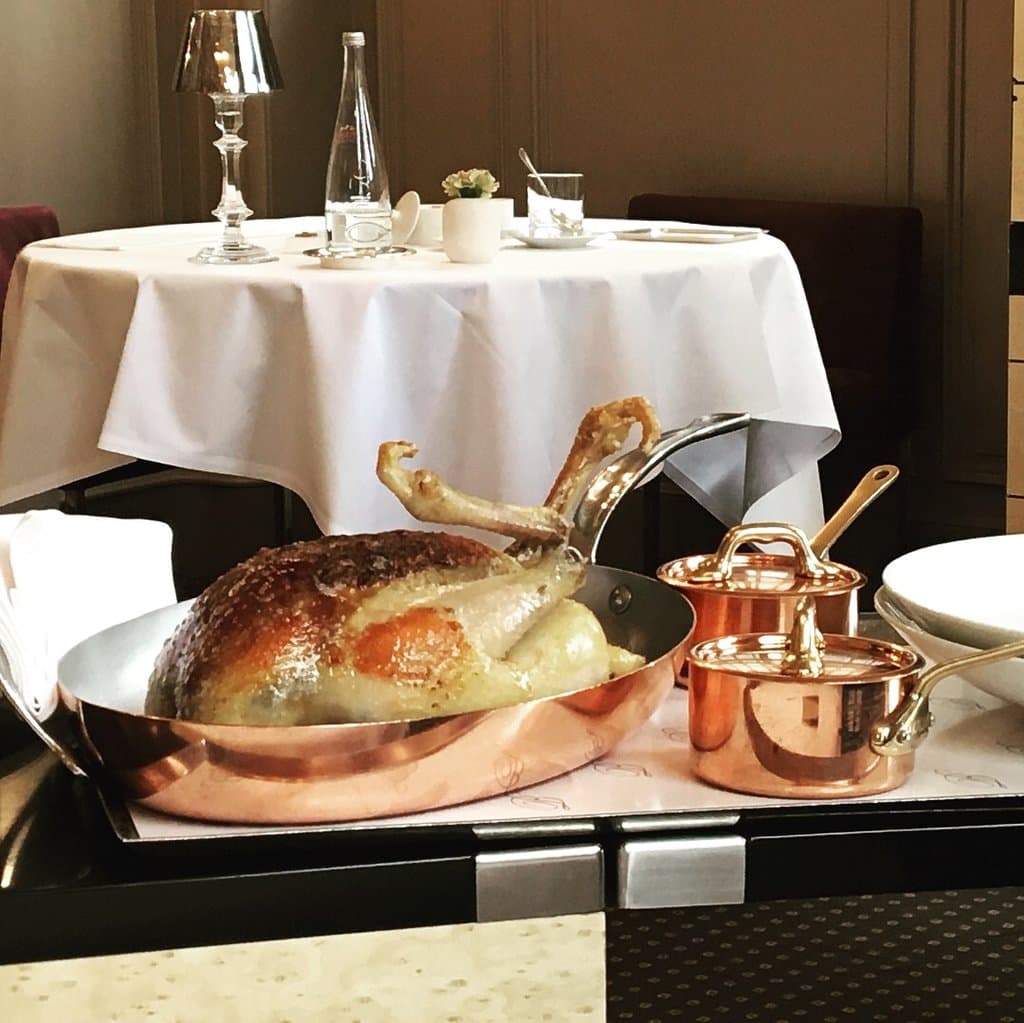 Arrivée de la volaille de Bresse dans ses beaux atours