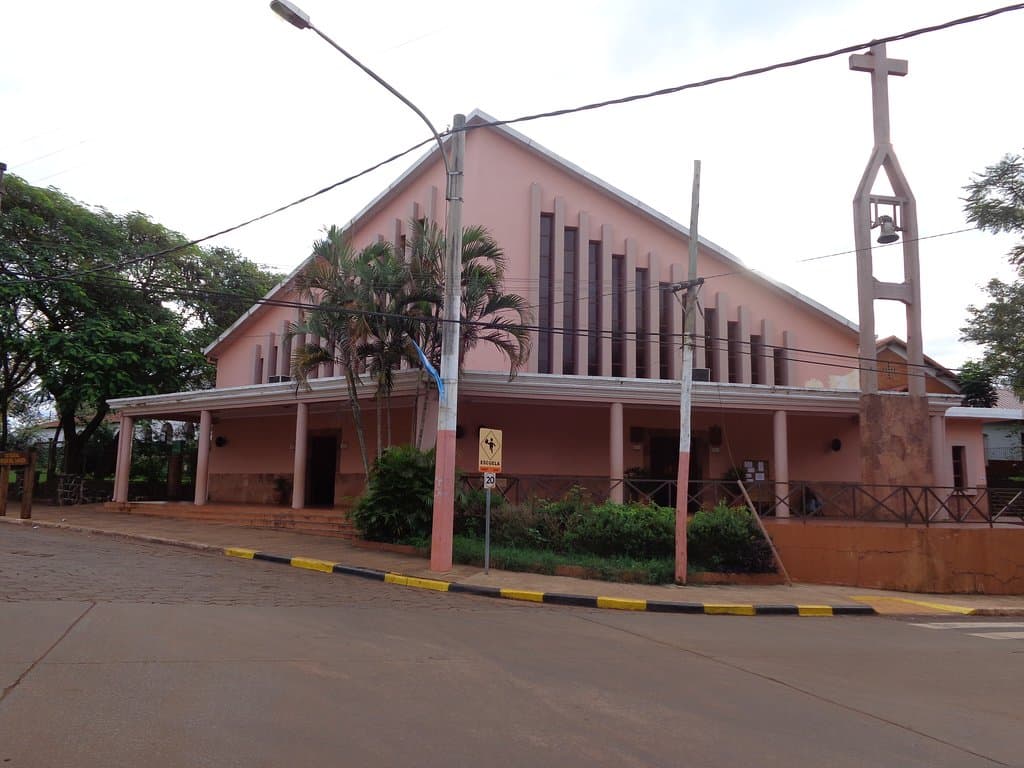 Vista externa del frente y lateral de la catadral