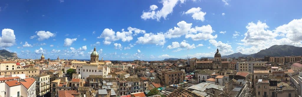 Vista da Torre di San Nicolò di Bari all'Albergheria, a pochi passi dallo storico mercato di Bal