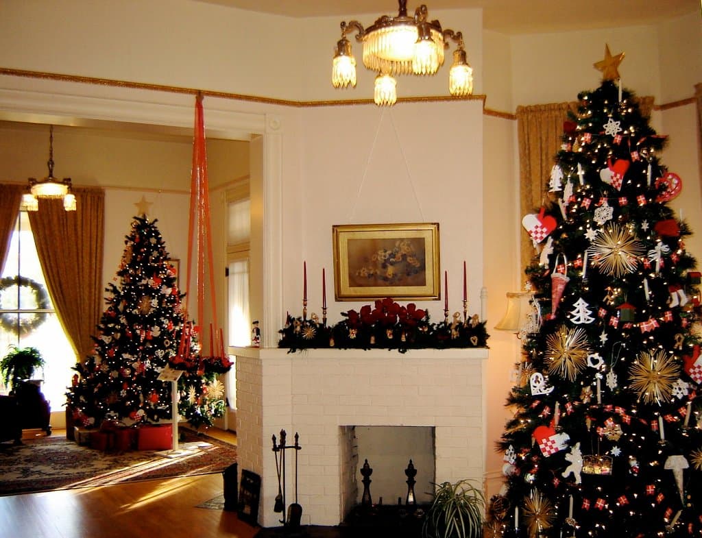Petersen House Museum is open to the public during the holidays. 