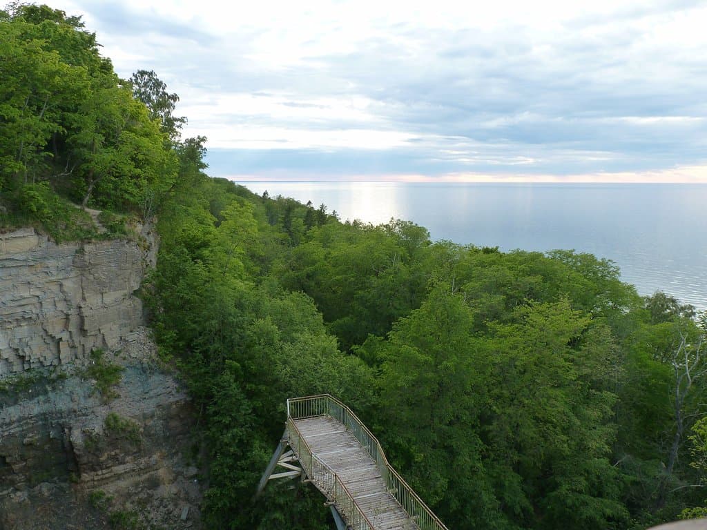valaste waterfall observation deck