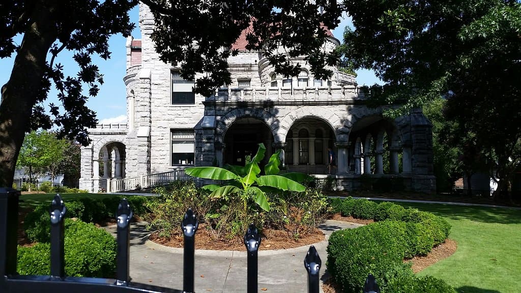 view of the front of the home