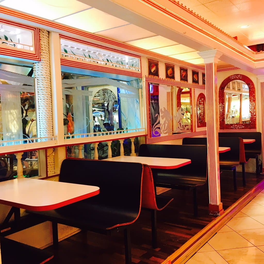 Hellas Restaurant & Bakery