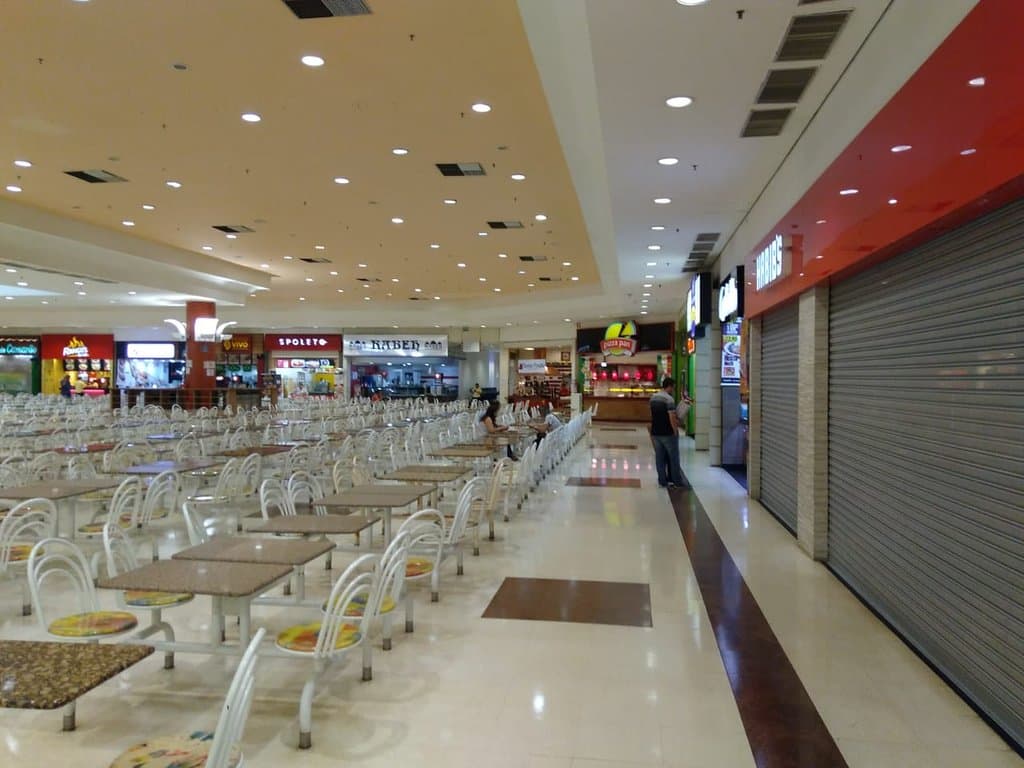 praça de alimentação