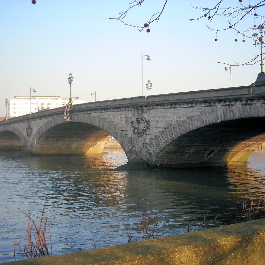 Thames Path Kew